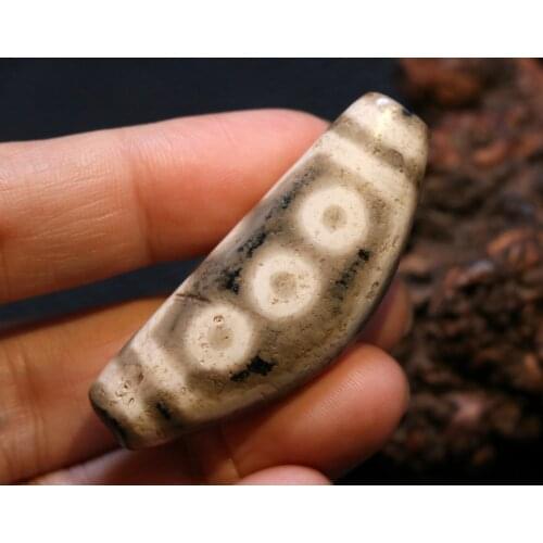 Treasure Magic Power Tibetan Old Agate Gray SKin 7 Eye Horn Shape dZi Bead Amulet Timestown UPD2119A1