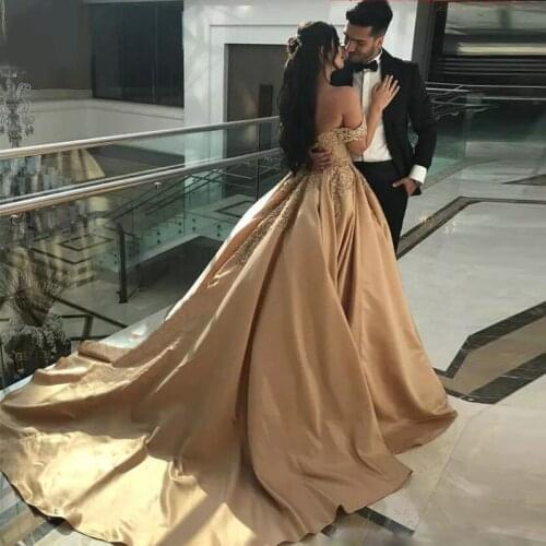 Elegant Gold Off The Shoulder Long Train Ball Gown Quinceanera Dresses Appliques Lace Beading Sweet 16 Prom Party Dresses