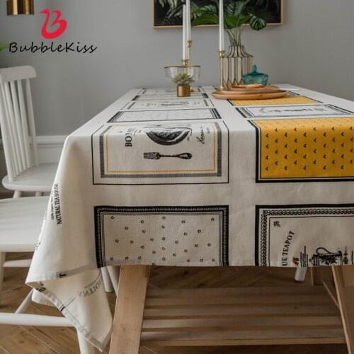 Bubble kiss Linen Tablecloths On The Table
