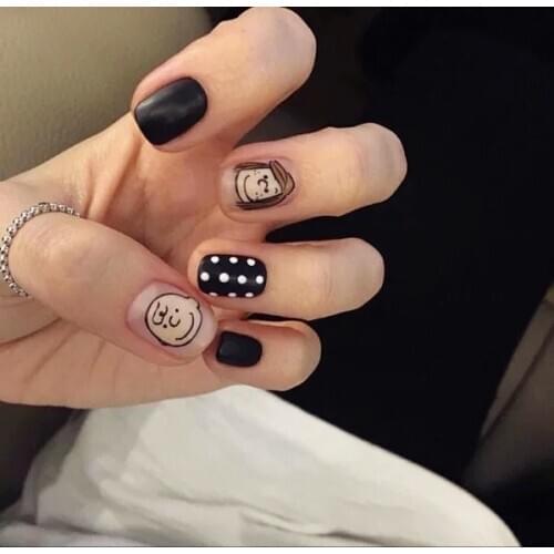 Matte black pure color with little doll with curly hair pattern fake nails Japanese cute cartoon false nails short full nail tip