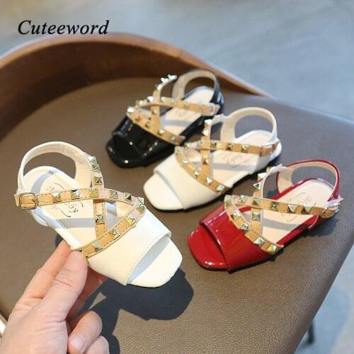 Patent Leather Girls Sandals Rivet Princess Shoe Summer New Open Toe Fashion Shoes for Baby Toddler Kids Sandals Black White Red