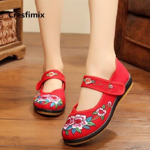 Women Fashion Round Toe Anti Skid Comfortable Floral Shoes Lady Cool Street Shoes Chinese Traditional Dance Shoes Zapatos E2033