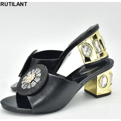 2021 Fashion Women Ladies Shoes and Sandals Luxury Brand Shoes Women Italian Women Wedding Pumps Decorated with Rhinestone