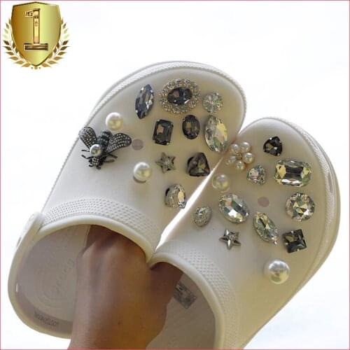 Pearl Bees Croc Charms Designer DIY Rhinestone Anime Icons Shoe Decoration Charm for Croc JIBS Clogs Kids Women Girls Gifts