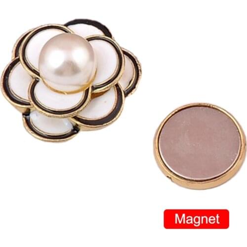 High-grade Camellia Flower Magnet Brooch Pearl Strong Metal Plating Magnetic No Hole Pin Brooches for Women Clothing Accessories