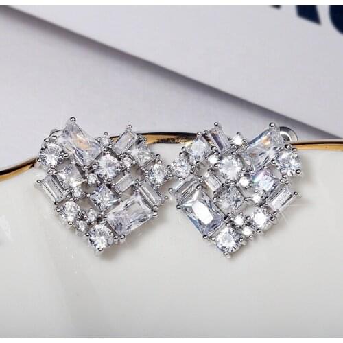 Exquisite and Luxurious Heart-shaped Womens Earrings with Zircon Inlaid European and American Style Accessories