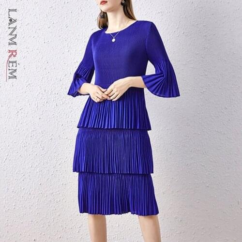 LANMREM 2021 Pleated Cake Dress Female Three-quarter Flare Sleeves Elegant Temperament Stretch Slim Women Dresses 2A3401