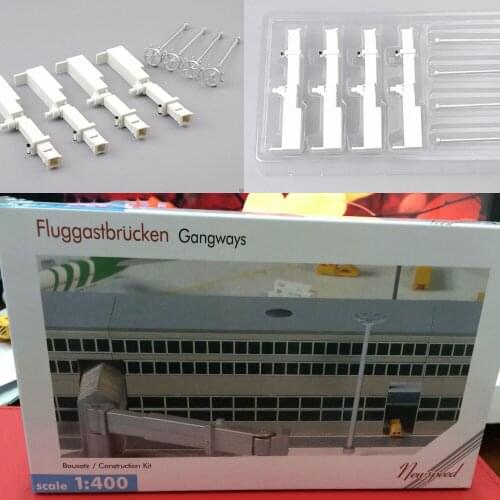 Airline Model 1/400 Scale Diecast Model DIY Airport Bridges and Street Lamps Sets for Fans Collection