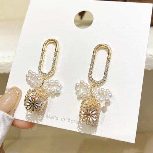 Korean Temperament Retro Hollow Petal Earrings 2021 New Trendy Bowknot Earrings Female Pearl Dangle Pendent Earring Jewelry New