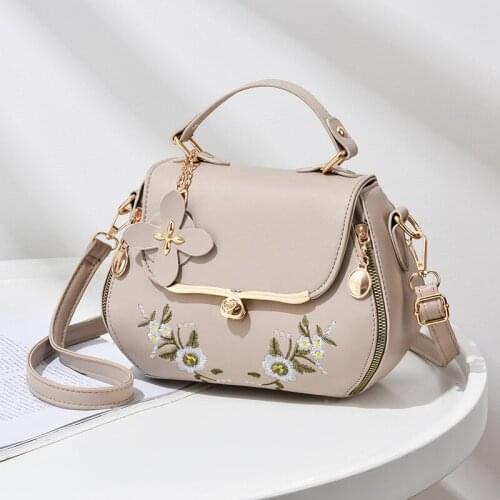 Small Fresh and Fashionable Girl Shoulder Bag Autumn 2021 New All-match Messenger Bag Simple High-quality Handbag Female