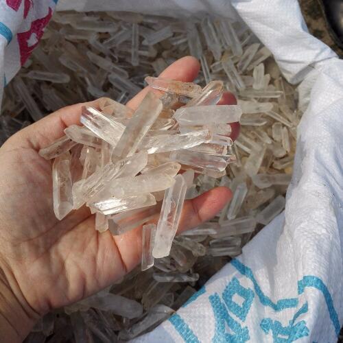 Small thin 40-60 Piece Lot NATURAL QUARTZ CRYSTAL POINTS & SHARDS 100g Raw Point