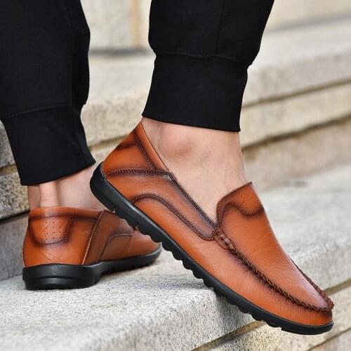 2021 Hot Fashion Summer Style Soft Moccasins Men Loafers High Quality Leather Shoes Men Flats Casual Gommino Driving Loafers