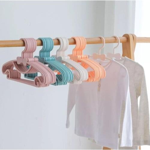 1Pc 4 Colors Kids Clothes Hanger Racks Portable Plastic Display Hangers Windproof Children Coats Hanger Baby Clothing Organizer