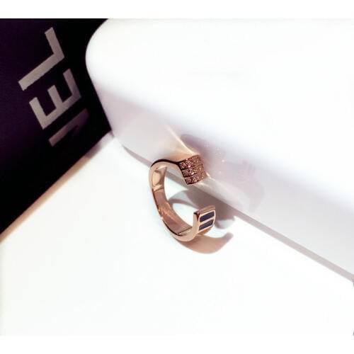 Inlaid CZ zircon ring beautiful ladies jewelry fashion Europe and the United States simple with classic open ring