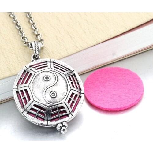 1 pcs Hollow Necklace Aromatherapy Locket Essential Oils Diffuser Locket Necklace Perfume Pendant Dream Catcher Necklace 031310