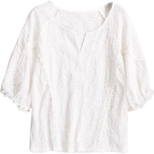 New Summer Korea Fashion Women V-neck Loose Embroidery Lace Blouse Femme Tops All-matched Casual Sweet Shirts Plus Size