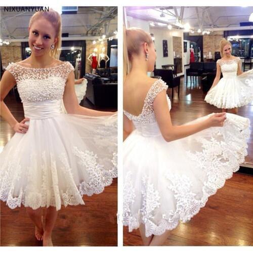 Lace Short Wedding Dresses With Sleeveless Scoop Neck Sheath Beach Wedding Dress Knee Length Applique Bridal Gowns