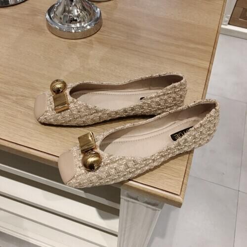 Breathable womens shoes Korean version of womens shoes metal buckle hundred square head shallow flat shoes