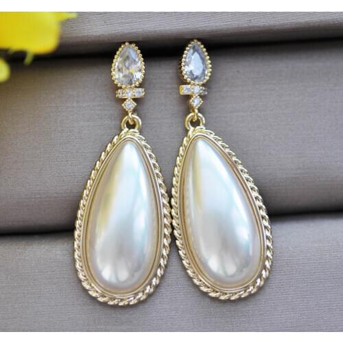 Z11105 Lustre 26mm White Drop Shell Mabe Pearl Chain Dangle Earring CZ