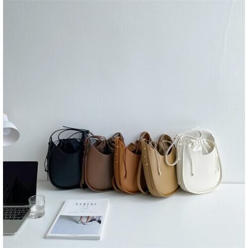 New 2021 Korean womens fashion Messenger Bag / Retro U-shaped bag trend satchels