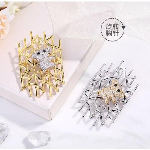 Manufacturer Creative a Rotation Bear Brooch Female Pin Corsage bamboo unisex brooch fashion jewelry for women and men