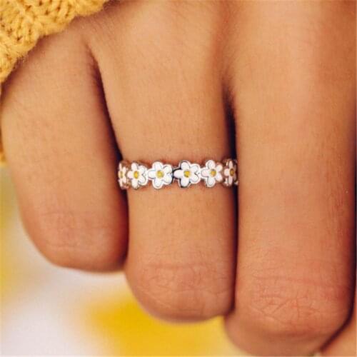 Simple Cute Design Daisy Ring For Women Romantic Bohemian Minimalist White Flower Ring Tiny Wildflower Fashion Jewelry Girl Gift