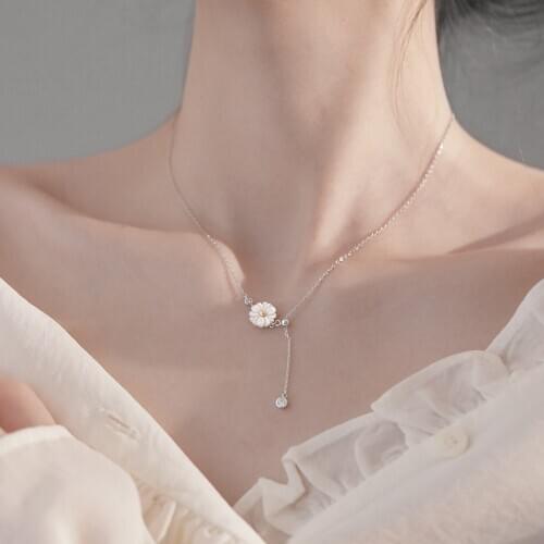 Women Fashion Daisy Choker Necklace Girls Ladies Cute Gift Chocker Necklace Metal Link Chain Jewelry Plant Wedding Accessories