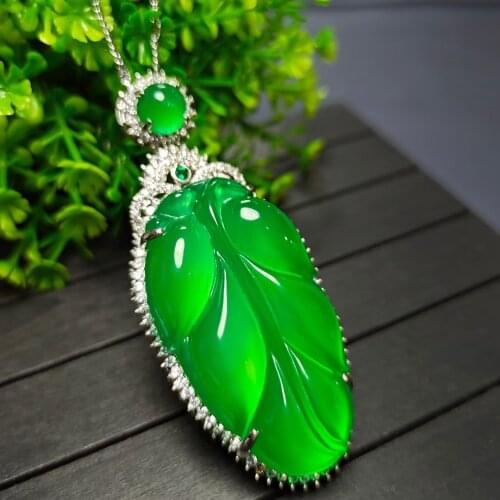 Genuine Natural Green Jade Leave Pendant Necklace Women Chrysoprase Charms Jewellery Jades Stone Leaf Chalcedony Amulet Gifts