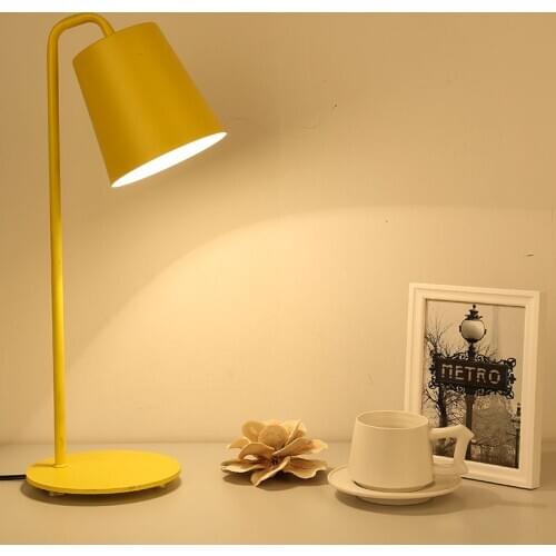 Modern minimalist black white yellow table lamp Living room desk bedroom bedside LED personality wrought iron desk lamp ZM109