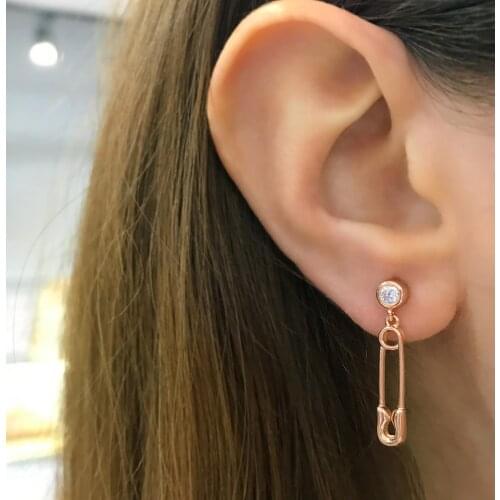 STELA ÇENGELLİ NEEDLE HEART EARRINGS