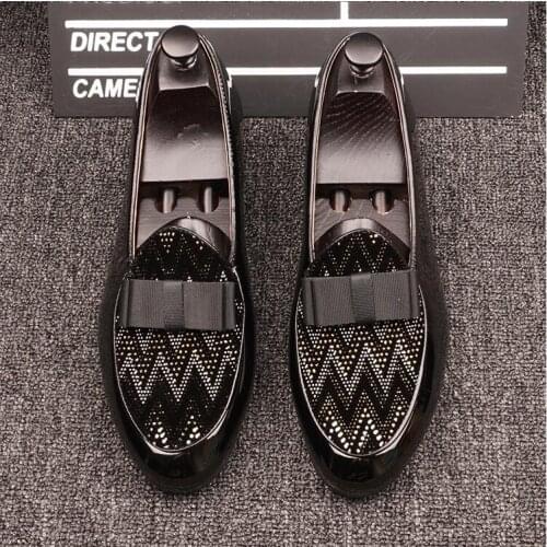 Breathable pointed leather shoes mens Korean version of the trendy British fashion wild hair stylist nightclub personality shoe