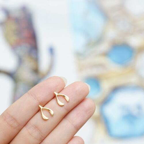 Cute lucky Wishbone bone Stud Earring Amulet blessing Lucky bone Stud Earring Tiny Wish Bone Stud Earrings Women Girls jewelry