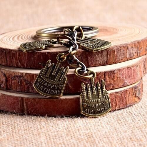 Retro Antique Bronze Happy Birthday Cake Key Chains Creative Vintage Personailzed Unisex Car Key Ring Decoration Souvenirs