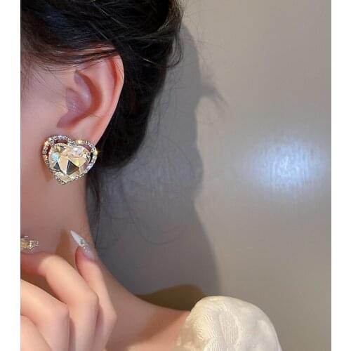 Wholesale Korean Fashion Trendy2021 Heart Design Shiny Rhinestone Oversized Party Vintage Women Earrings Clip