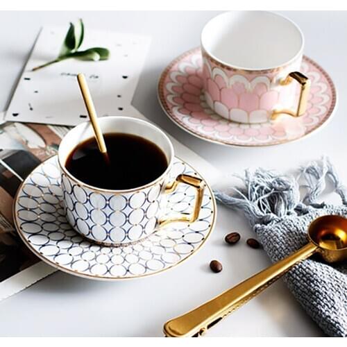 Tee Cup Vintage Ceramic Coffee Cup Reusable Espresso Cups Saucer Set High Tea Bone China Cup Tazzine Caffe Spoon Home LZI100
