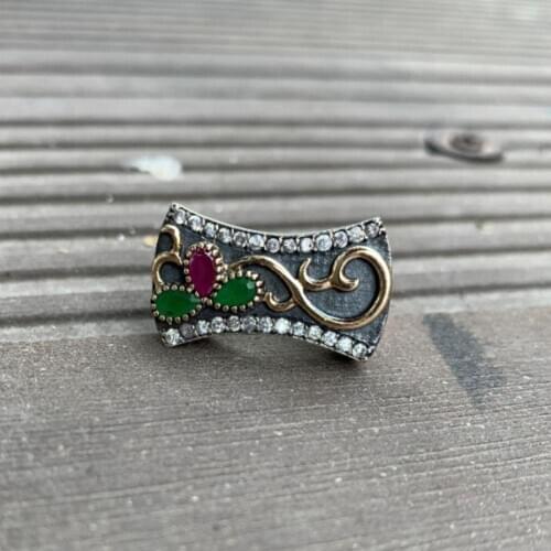 Zümrüt ve yakut taşlı el yapımı kadın yüzük