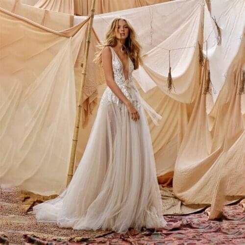 White/Ivory Summer Beach Wedding Dresses 2021 Deep V Neck Sleeveless Open Back Sweep Train Seaside Bridal Gowns