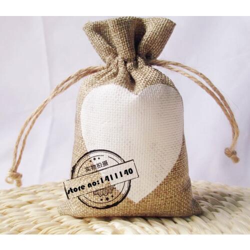 White Love Heart Print Natural Jute Hessian Burlap Drawstring Bags Rustic Wedding Favors Party Gift Candy Boxes (50 Pcs)
