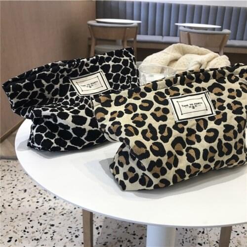 2021 Hot Sale Small Makeup Bags Lightweight Animal Print Cosmetic Organizer Zipper Handbag for Women