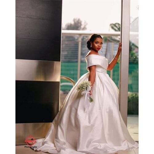 Plus Size White Ball Gown Wedding Dresses Off Shoulder Ruched Sweep Train Satin Bridal Party Gowns vestido de novia 2023