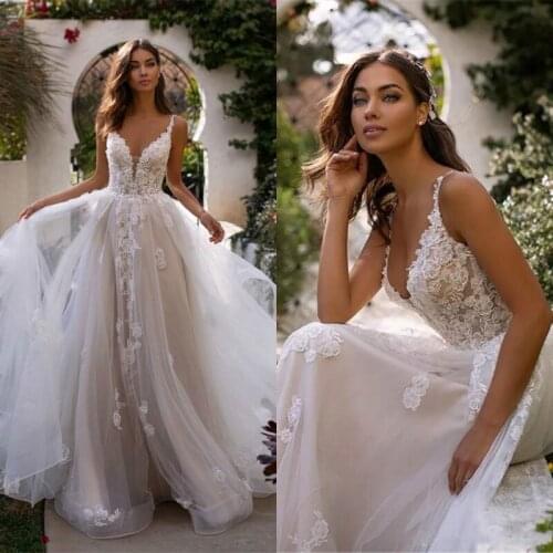 2021 Vintage Spaghetti Straps Lace A Line Wedding Dresses Tulle Applique RufflesCourt Train Garden Wedding Bridal Gowns BM1639