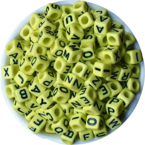 200Pcs Letter Beads Square 6x6mmYellow Alphabet Beads For DIYCrafts 3.5mm Hole Acrylic Beads For Making Bracelet Necklace Gifts