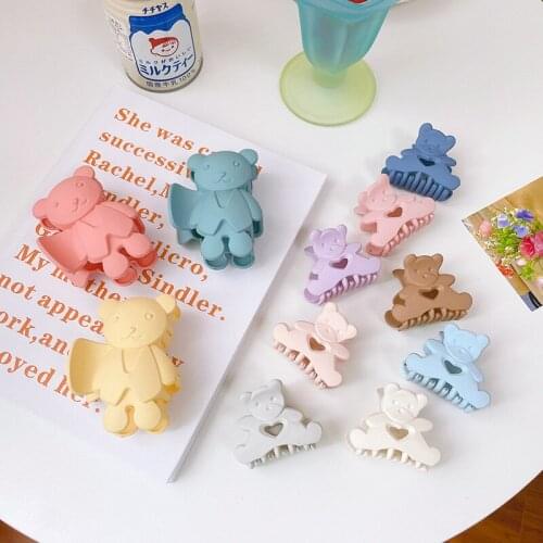 Cute love bear grabbing girls heart hair catching sweet simple versatile hairpin back of head hair ornament Korean headdress