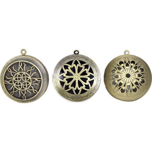 Antique Vintage Bronze Hollow Aromatherapy Locket Pendant for DIY Cabochon Photo Essential Oil Diffuser Necklace