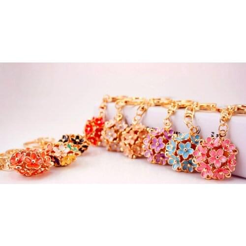 Colorful Gold Metal Beautiful Flower Black Keychain Girl Accessories Key Chain Cool Pendant Small Gift Drop Shipping