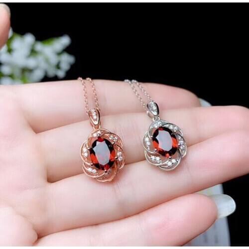 Luxury Romantic Jewelry Hollow Flower Design Pendant Dainty Wedding Necklace Statement Womens Engagement Anniversary Gifts