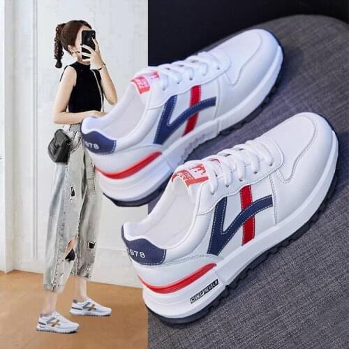 2021 New Women Casual Sport Shoes Girl Street PU Leather Stripe Comfortable Sneakers All Seasons Cool Trainers 3 Colors