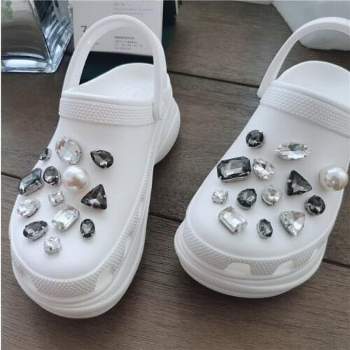 Luxury Croc Charms Vintage Rhinestone DIY Shoes Decorations for Crocs Designer Fashion Ready To Put on Clogs Shoe Buckle