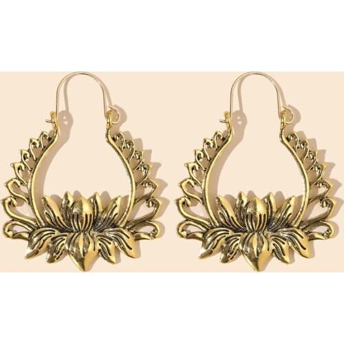 Vintage Women Hollow Out Leaves Engraved Alloy Exaggeration Earrings Jewelry