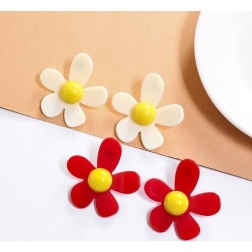 2019 Korean Fashion Beige/Red Cute Flower Stud Earrings Star Style Five petal flower Acrylic Clip On Earrings For Women E19082